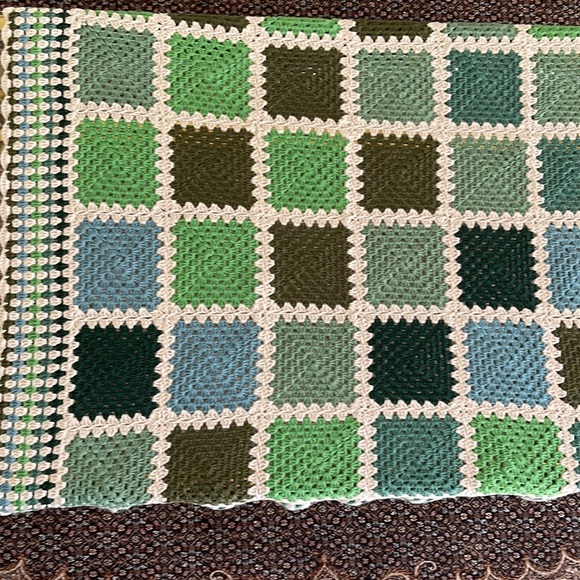 Handmade by hobbii 8/4 cotton yarn. square 34x34 inches - Picture 5 of 16